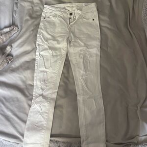 WHITE OLD NAVY RIPPED JEANS! SIZE 0!